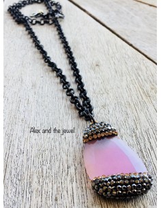 Κολιέ με κρεμαστό στοιχείο από ροζ χαλαζία και μαρκασίτη  σε gun metal αλυσίδα Lisa 2