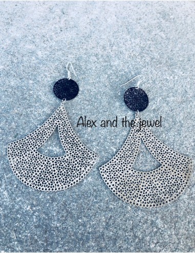 Κόσμημα σκουλαρίκια σε ροζ χρυσό ή ασημί χρώμα, συνδυασμένο με μαύρο φιλιγκρί Swings