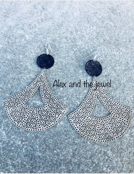 Κόσμημα σκουλαρίκια σε ροζ χρυσό ή ασημί χρώμα, συνδυασμένο με μαύρο φιλιγκρί Swings