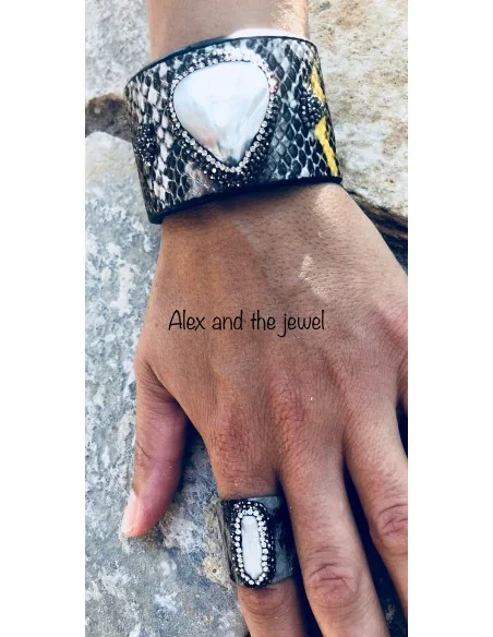 Εντυπωσιακό φαρδύ βραχιόλι με αυξομείωση από δέρμα φιδιού σε μπλε, πέτρες μαρκασίτη και φίλντισι Anakonda