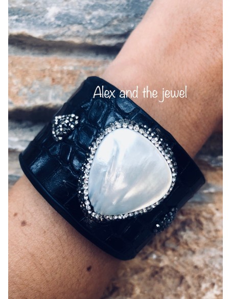 Εντυπωσιακό φαρδύ βραχιόλι με αυξομείωση από δέρμα φιδιού σε μπλε, πέτρες μαρκασίτη και φίλντισι  Ofis