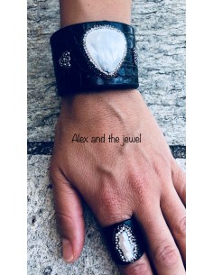 Εντυπωσιακό φαρδύ βραχιόλι με αυξομείωση από δέρμα φιδιού σε μπλε, πέτρες μαρκασίτη και φίλντισι  Ofis 2