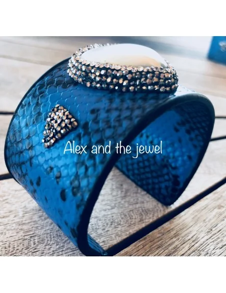 Εντυπωσιακό φαρδύ βραχιόλι με αυξομείωση από δέρμα φιδιού σε μπλε, πέτρες μαρκασίτη και φίλντισι Blue Snake