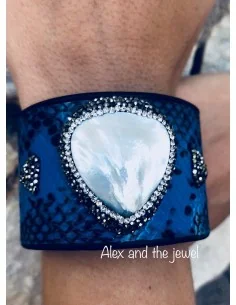 Εντυπωσιακό φαρδύ βραχιόλι με αυξομείωση από δέρμα φιδιού σε μπλε, πέτρες μαρκασίτη και φίλντισι Blue Snake
